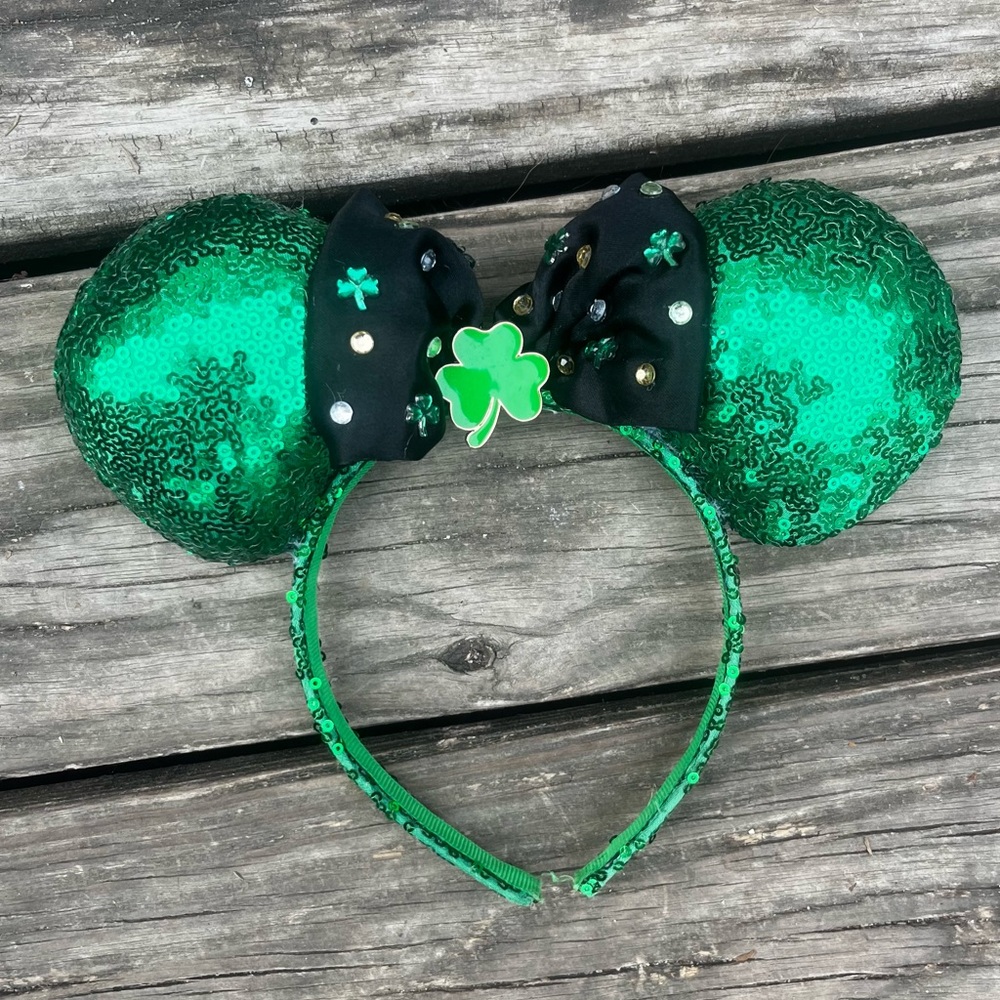 DISNEY GREEN SEQUIN MINNIE MOUSE EARS HEADBAND SAINT PATRICKS DAY - Picture 2 of 7